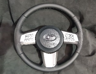 Перетяжка руля авто Субару натуральной кожей